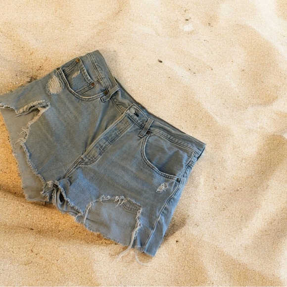 Distressed 501 Levi's Shorts 👋🏼$5 Sale - Picture 1 of 6